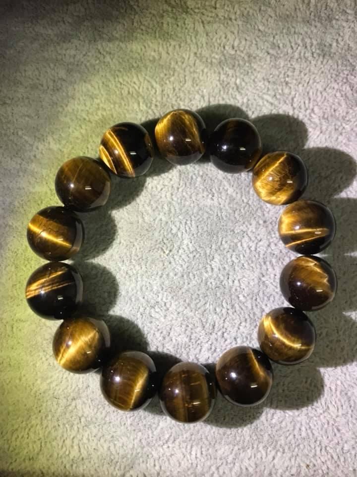 CHIẾC VÒNG ĐÁ MẮT HỔ VÀNG NÂU ĐẬM 14LY NAM MỆNH KIM MỆNH THỔ ĐÁ THIÊN NHIÊN