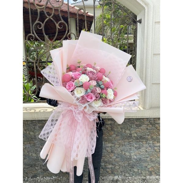 Bó hoa sáp thơm mix màu tông hồng nu kèm đèn chùm
