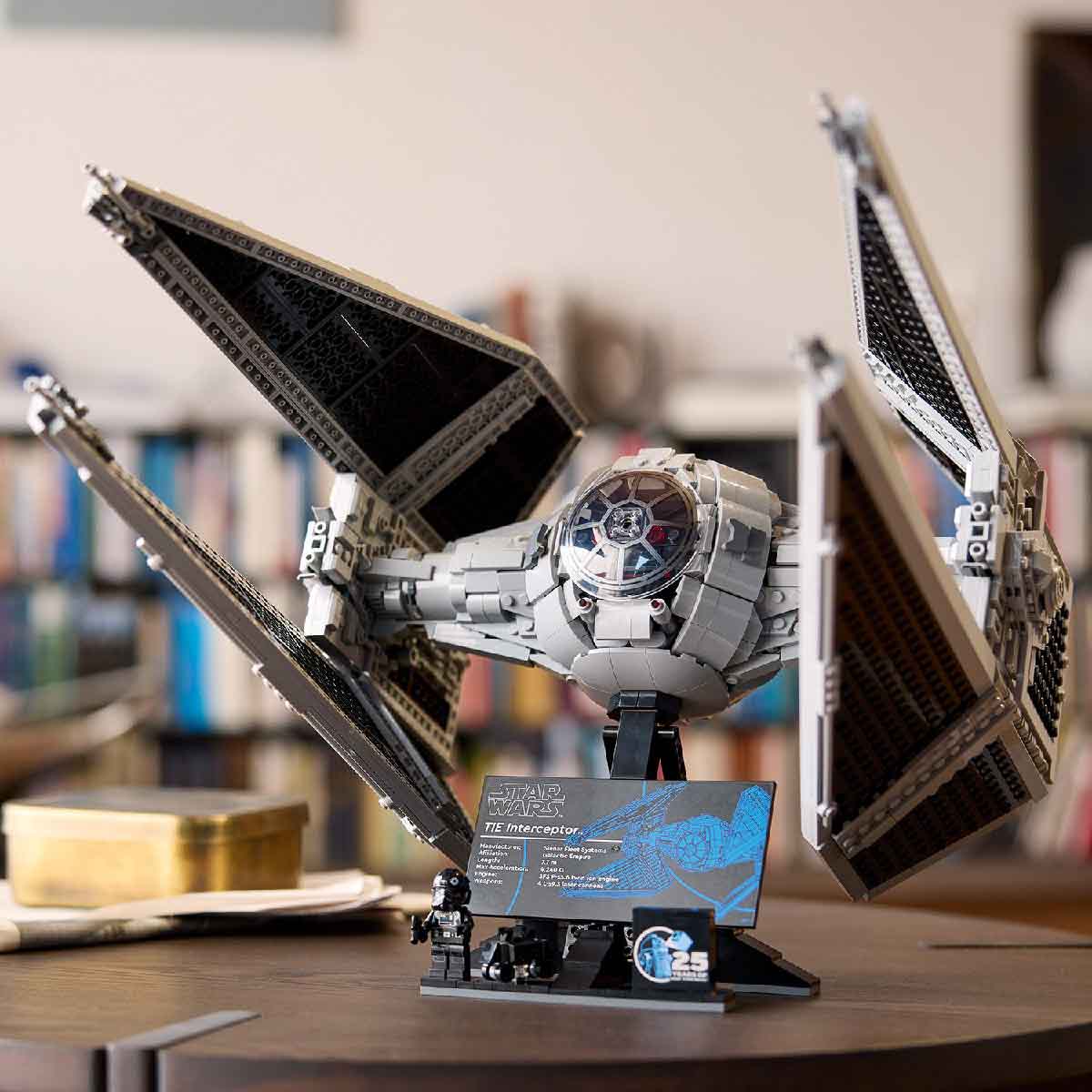 LEGO STAR WARS 75382 Bộ Lắp Ráp TIE Interceptor (1931 chi tiết)