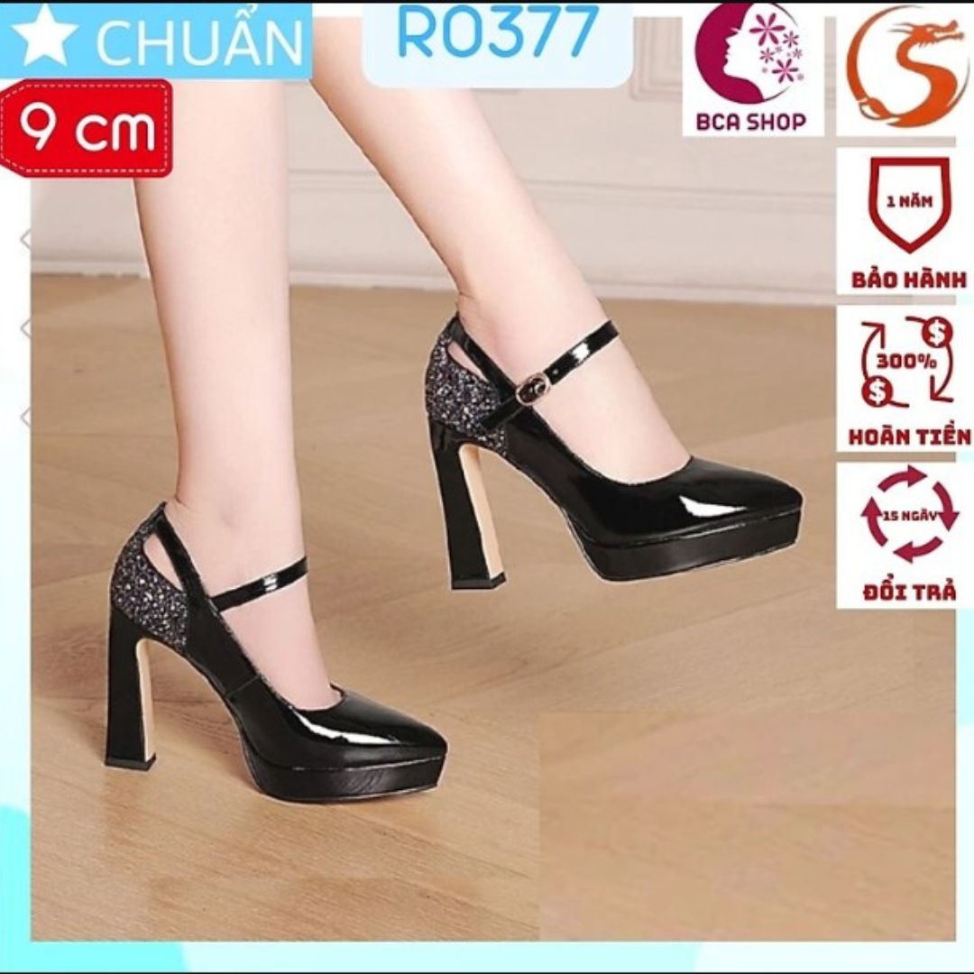 Giày cao gót nữ màu đen 9p RO377 ROSATA tại BCASHOP đế đúp, phần gót sau đính kim tuyến lấp lánh sang trọng và đẳng cấp