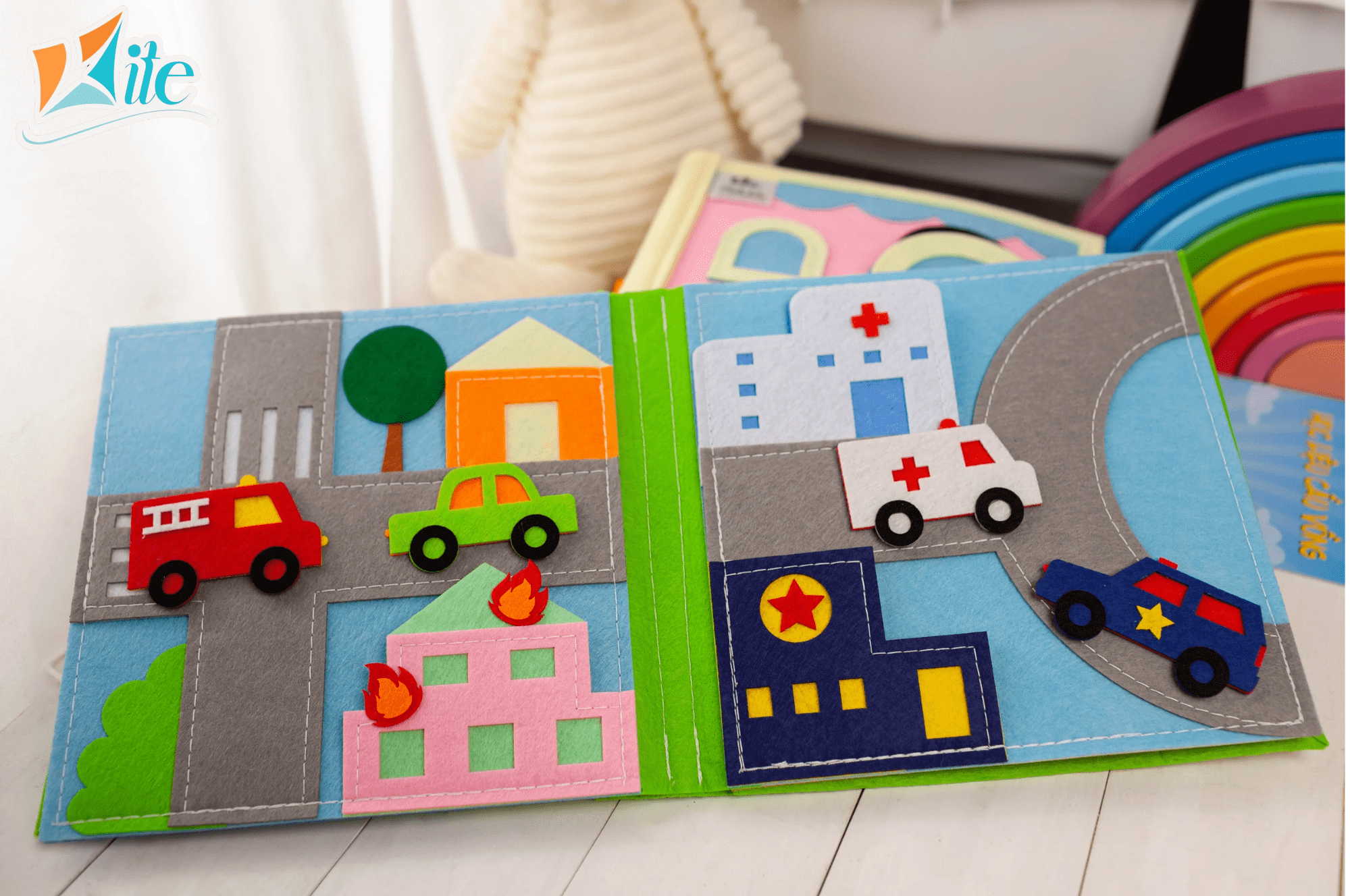Sách vải Thế Giới Bé Trai, đồ chơi tương tác bóc dán phát triển vận động tinh cho bé 2 tuổi
