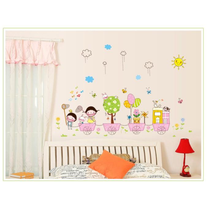 Decal dán tường Xe kéo và các bé