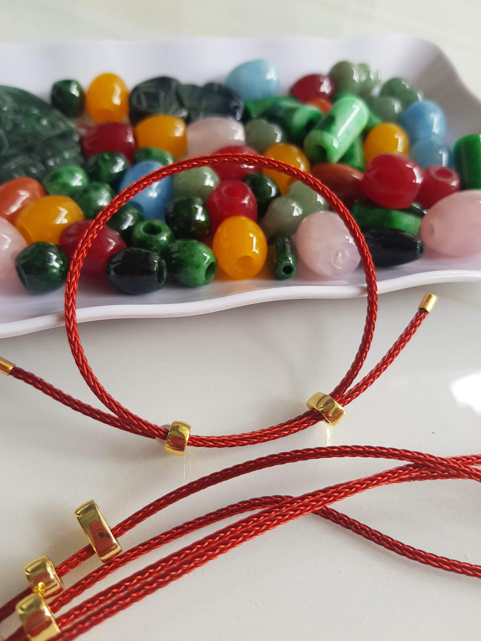 Dây thun Đỏ dẻo phối vòng tay hạt lu thống  Size dây đỏ 2mm   Nữ đã có hạt lu thống thì đây chính là sợi dây thun phối với hạt lu thống đeo xinh ạ
