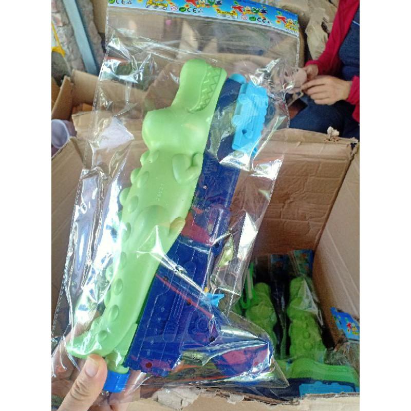 Súng phun nước cầm tay hình cá sấu