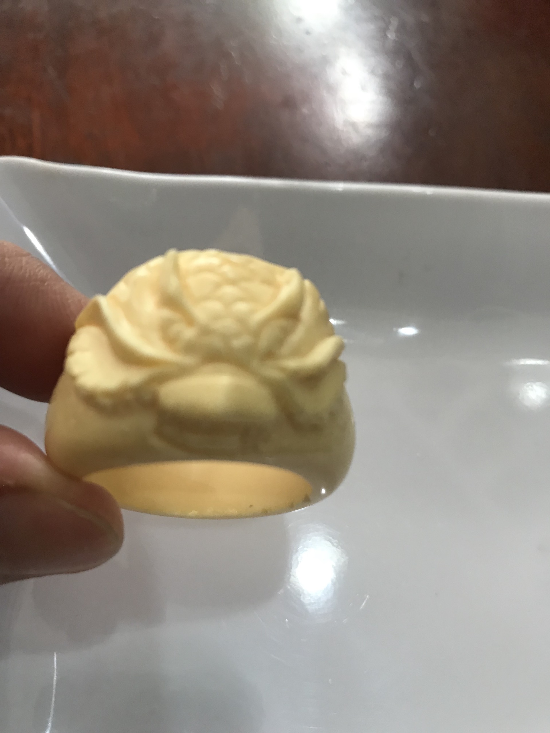 Nhẫn Nam Chạm Đầu Rồng Giả Ngà hay Xương Mỹ Nghệ màu trắng Ni to 24mm Cao 18mm Dầy 5mm Dành Cho Các Anh Nam đeo nhẫn ngón tay cái hay bất kỳ ngón tay nào ni lọt vừa tay là 24mm rẻ vẫn đẹp như thường ạ