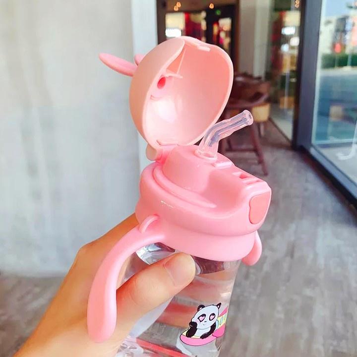 Bình uống nước cho bé có ống hút chống sặc giúp bé đi học an toàn