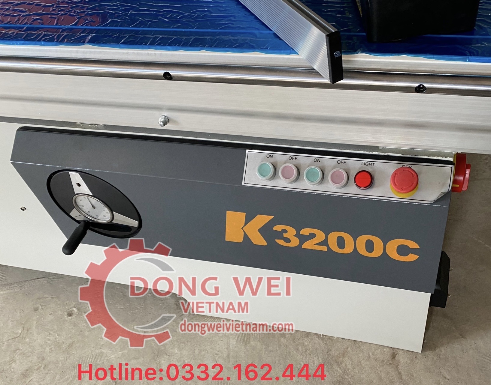 MÁY CƯA BÀN TRƯỢT K3200C THẾ HỆ MỚI, BÀN TRƯỢT 3,2M VỚI HỆ TY TRÒN XUYÊN SUỐT CÙNG ĐỘNG CƠ CÔNG SUẤT LỚN