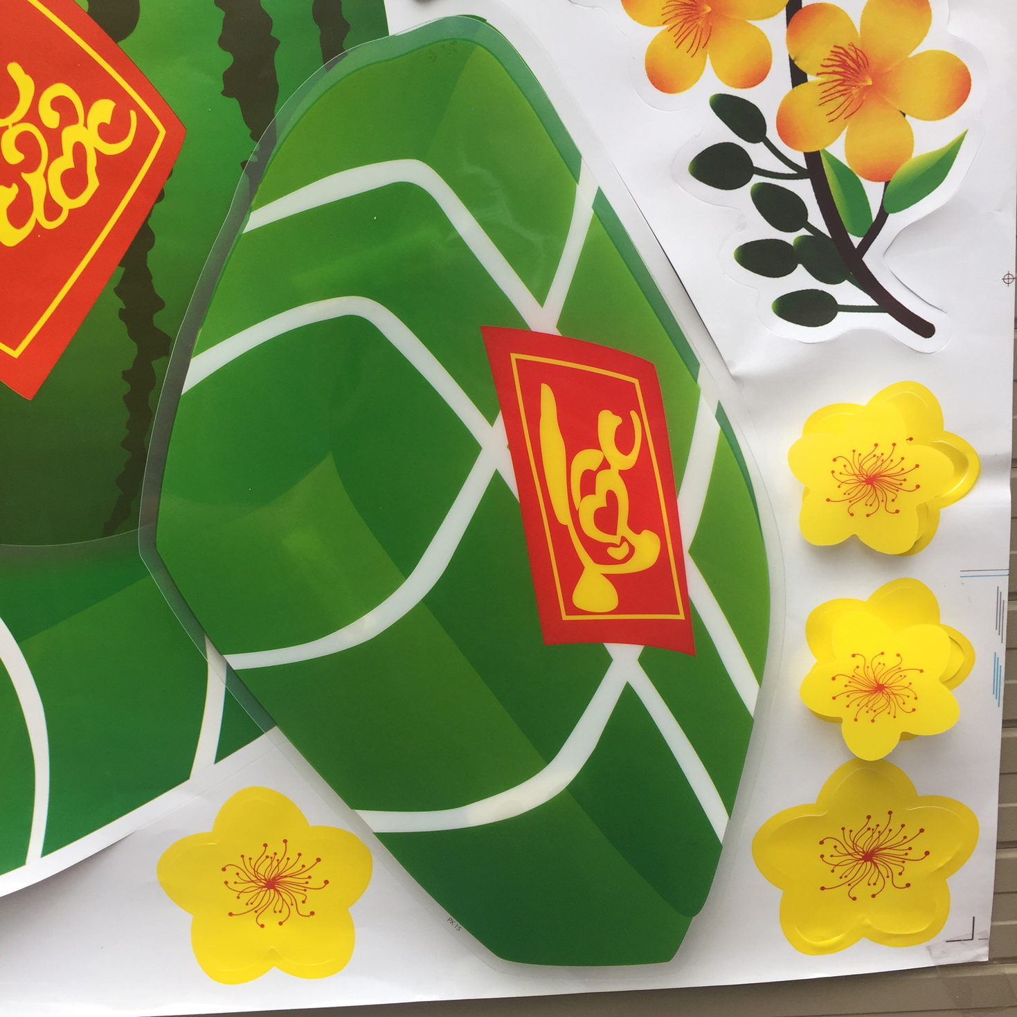Decal 3D dán kính trang trí Tết