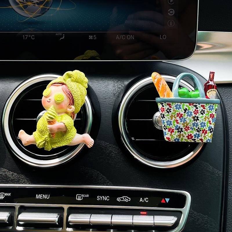 Kẹp Khuếch Tán Nước Hoa Trên Xe Hơi Hình Cô Gái Dễ Thương