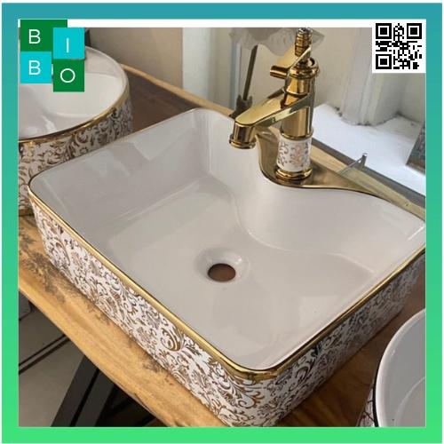 Chậu lavabo vuông đặt bàn hoa văn vàng