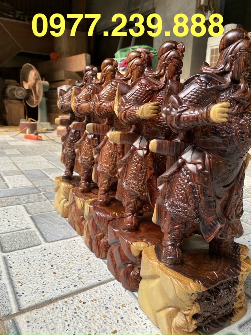 Tượng quan công gỗ cẩm 20cm