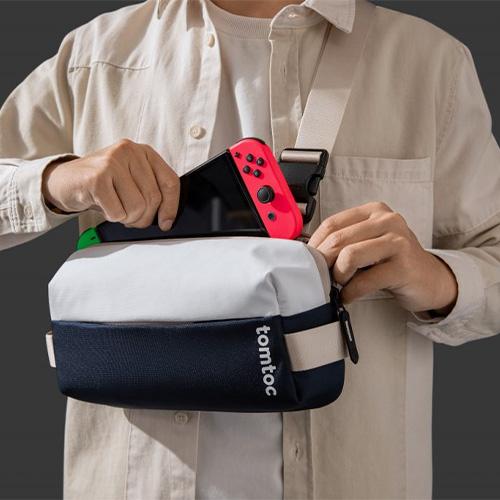 TÚI ĐEO CHÉO TOMTOC LIGHTWEIGHT SLING BAG INKY BLUE chống nước với độ bền cao - hàng chính hãng