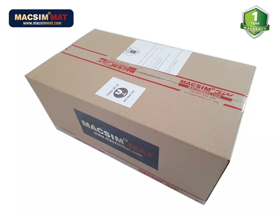 Bạt phủ ô tô Mercedes-Ben E nhãn hiệu Macsim sử dụng trong nhà chất liệu vải thun, màu đen và màu đỏ.