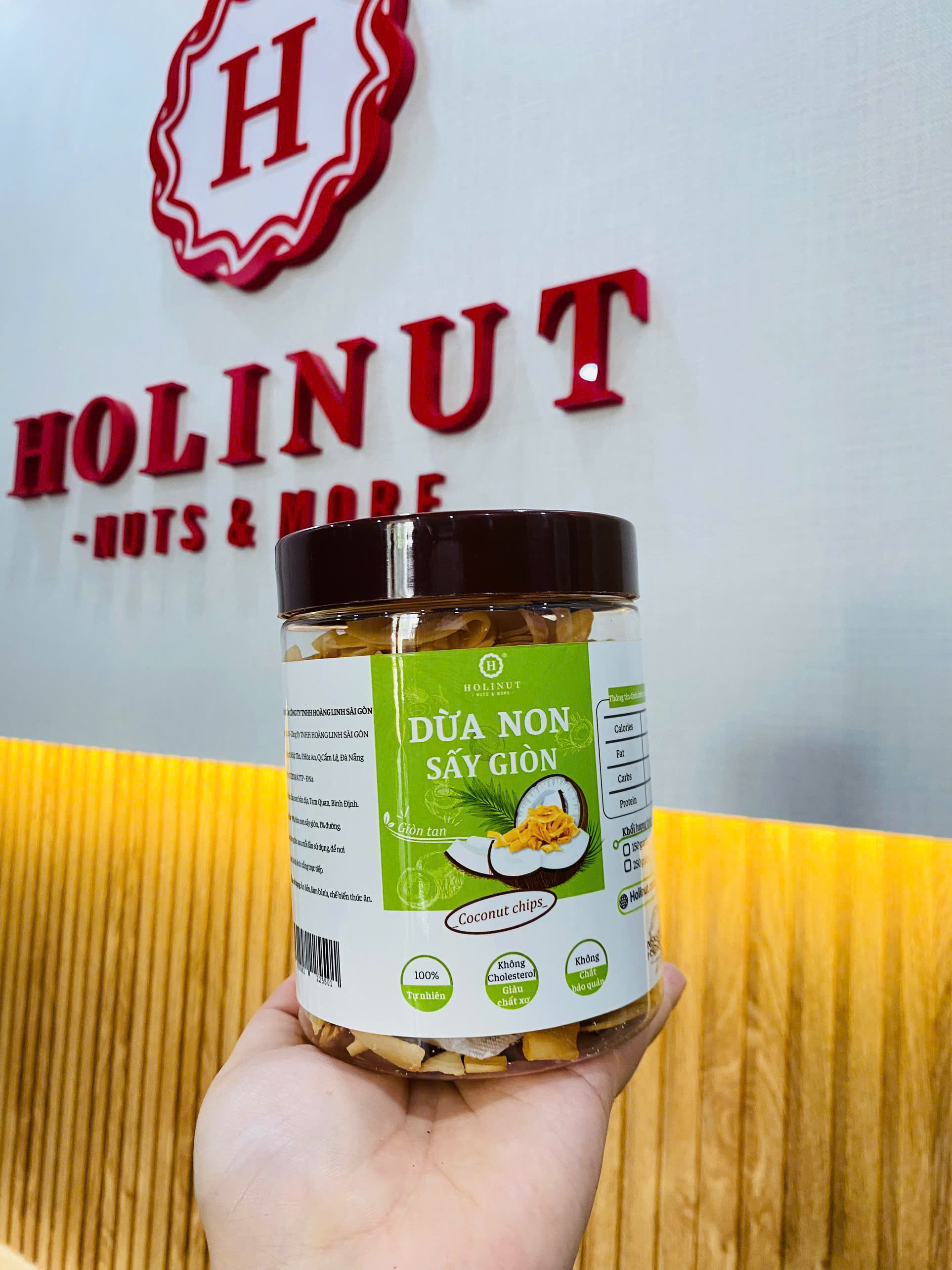 DỪA NON SẤY GIÒN - Coconut chips/ Thương hiệu HOLINUT