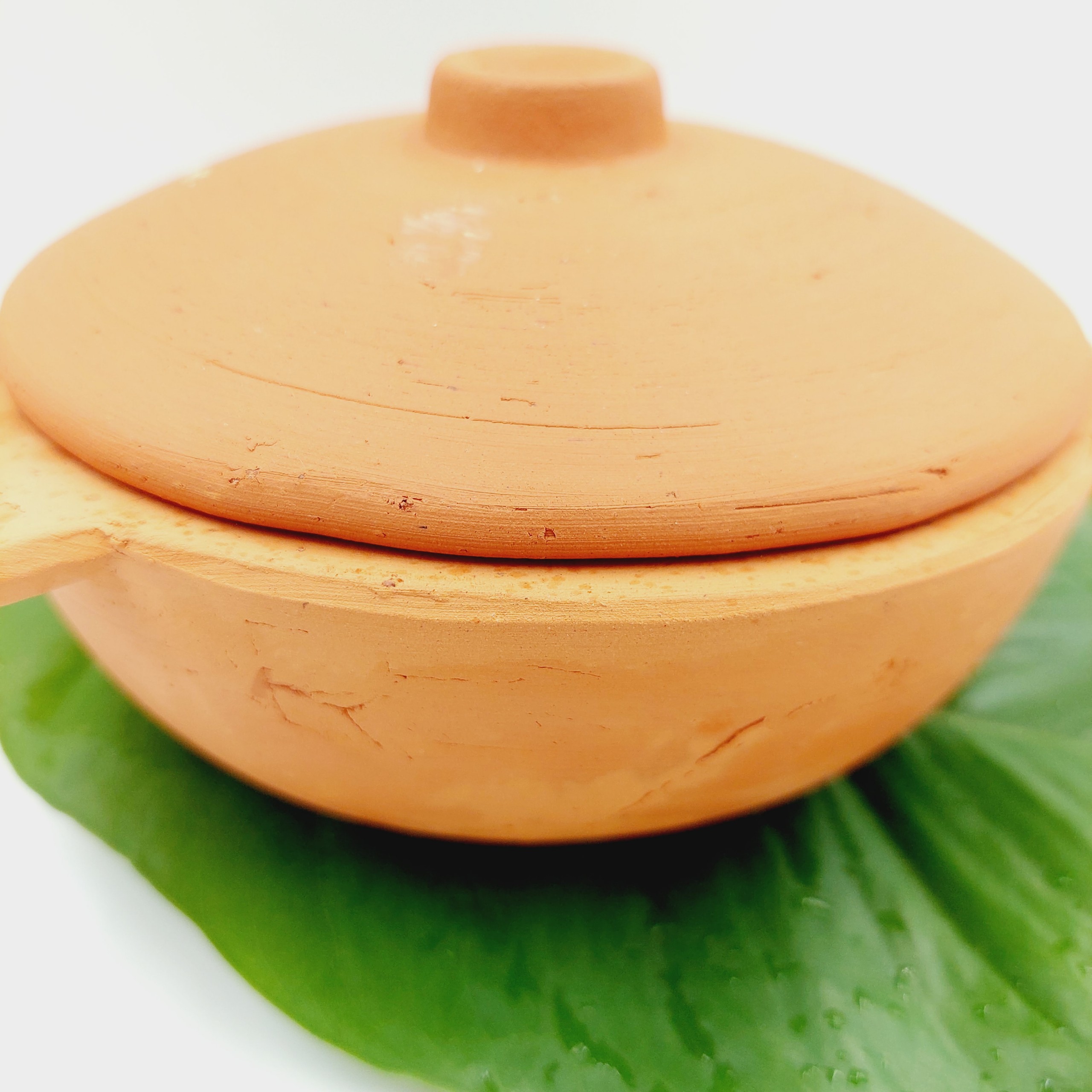 Chảo đất có quai bao gồm 2 kích thước 13cm và 15cm