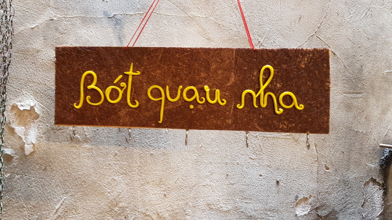 Bảng treo chìa khóa, bảng móc khóa, bảng trang trí chữ "Bớt quạu nha", bảng gỗ handmade với thông điệp nhẹ nhàng, phụ kiện trang trí, món quà độc đáo dành tặng bạn thân. Giao từ HCM
