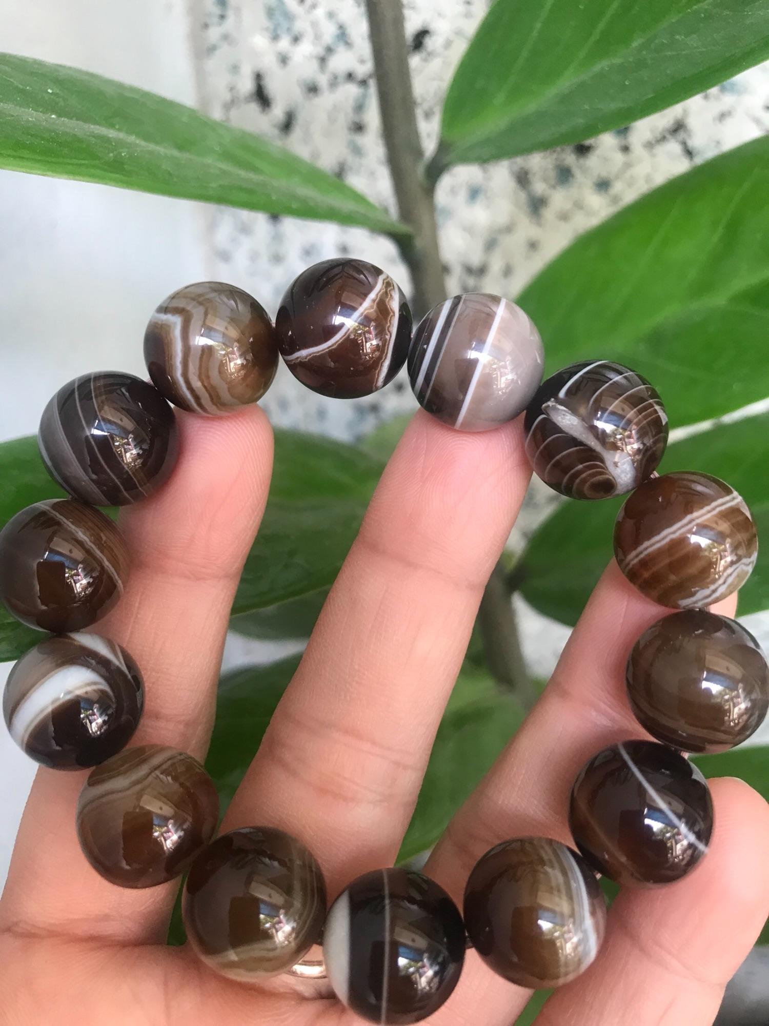 CHIẾC VÒNG MÃ NÃO VÂN VẰN MÀU VÀNG NÂU ĐẤT SẬM ĐẸP SIZE 14MM NAM MẠNG THỔ GỒM 14 HẠT ĐẸP
