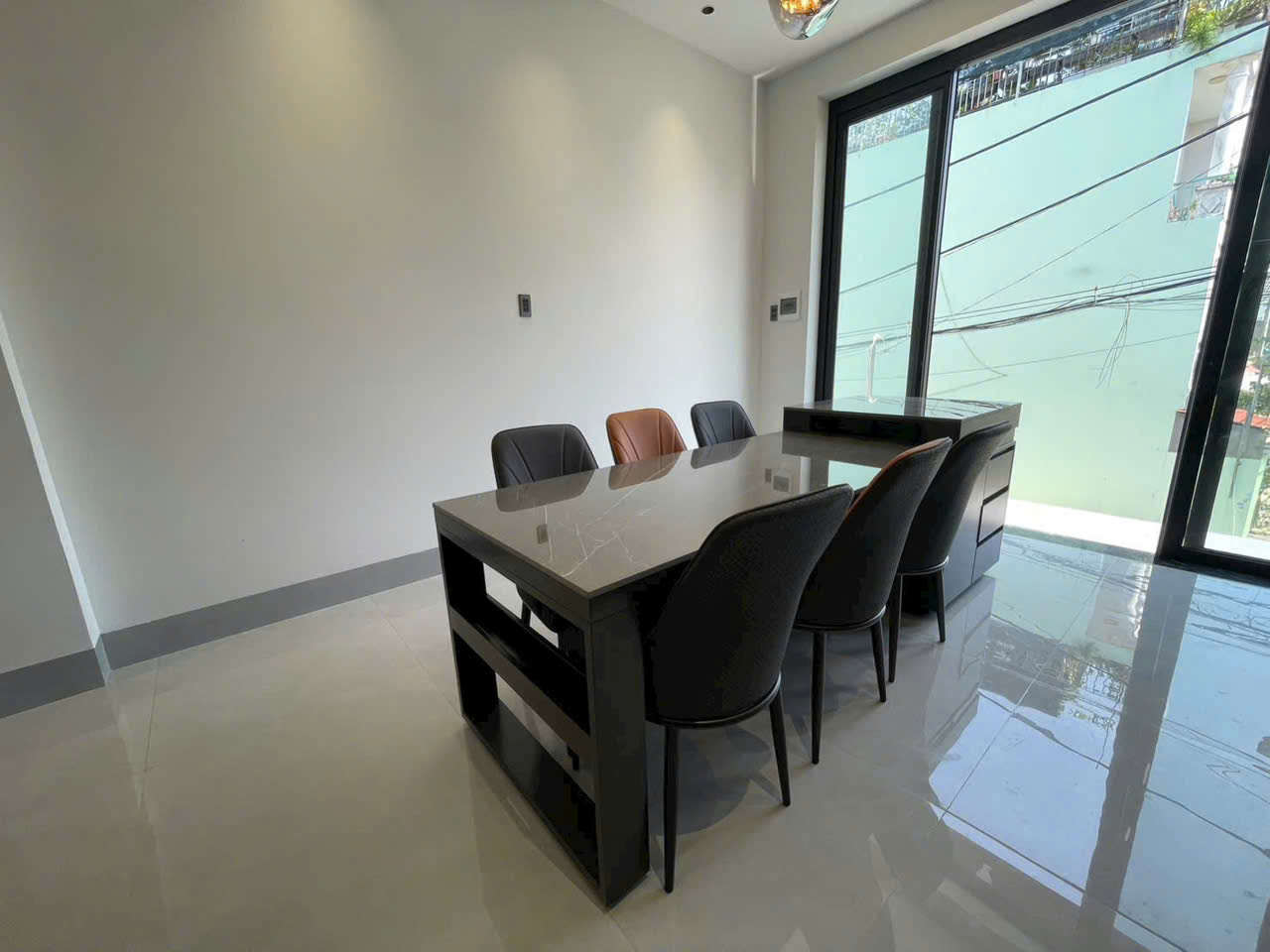 Bàn đảo bếp kết hợp bàn ăn Juno Sofa  2m1 kéo dài 2m5