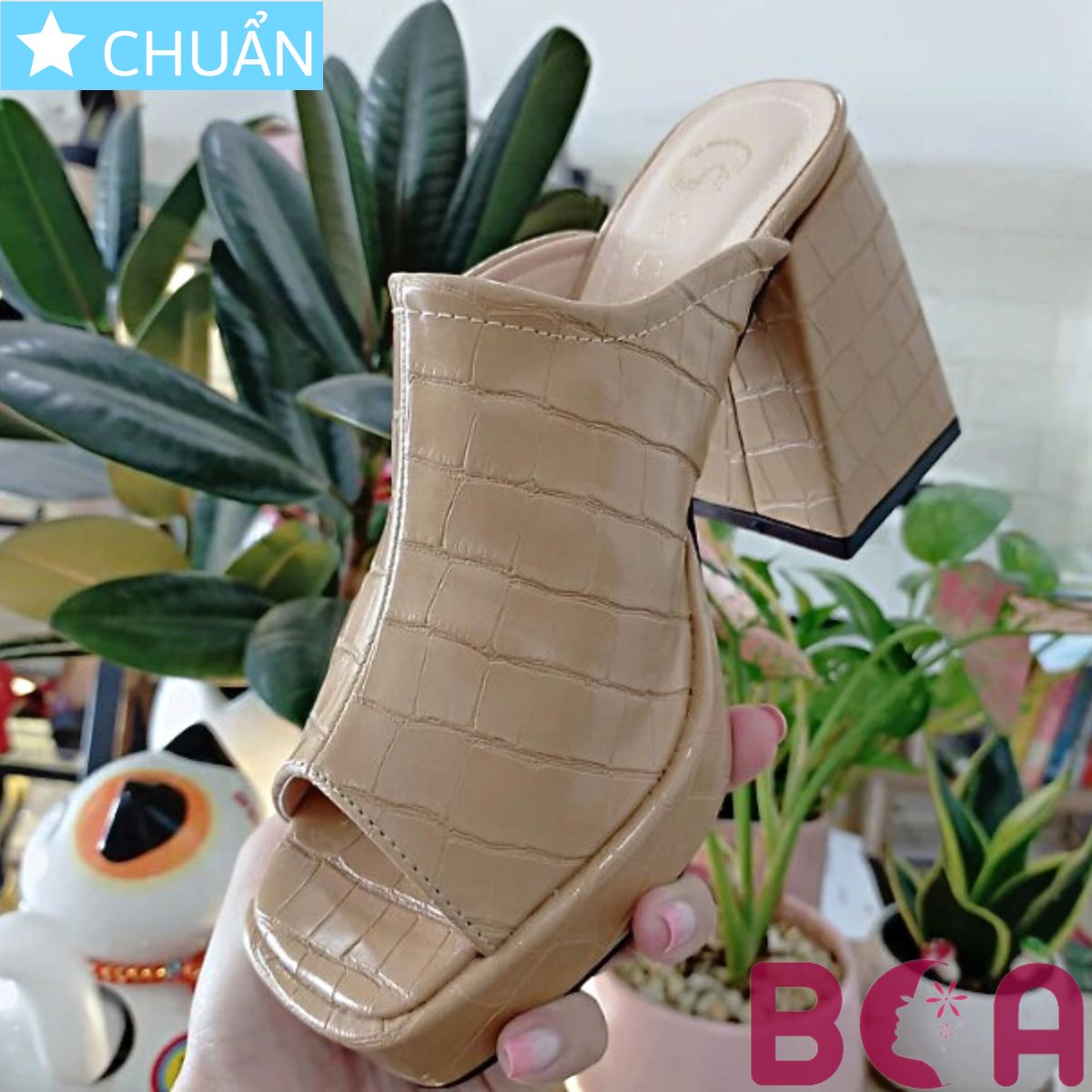 Dép sục nữ 8p RO451 ROSATA tại BCASHOP sục hở mũi, da tạo vân và đế vuông cách điệu - màu nâu vàng