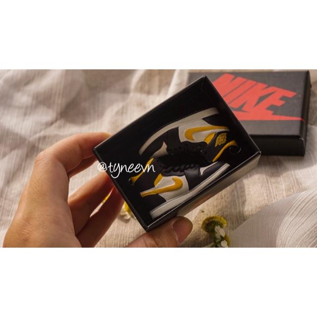 Móc khoá 3D mini sneaker Nike Air Jordan 1 mid