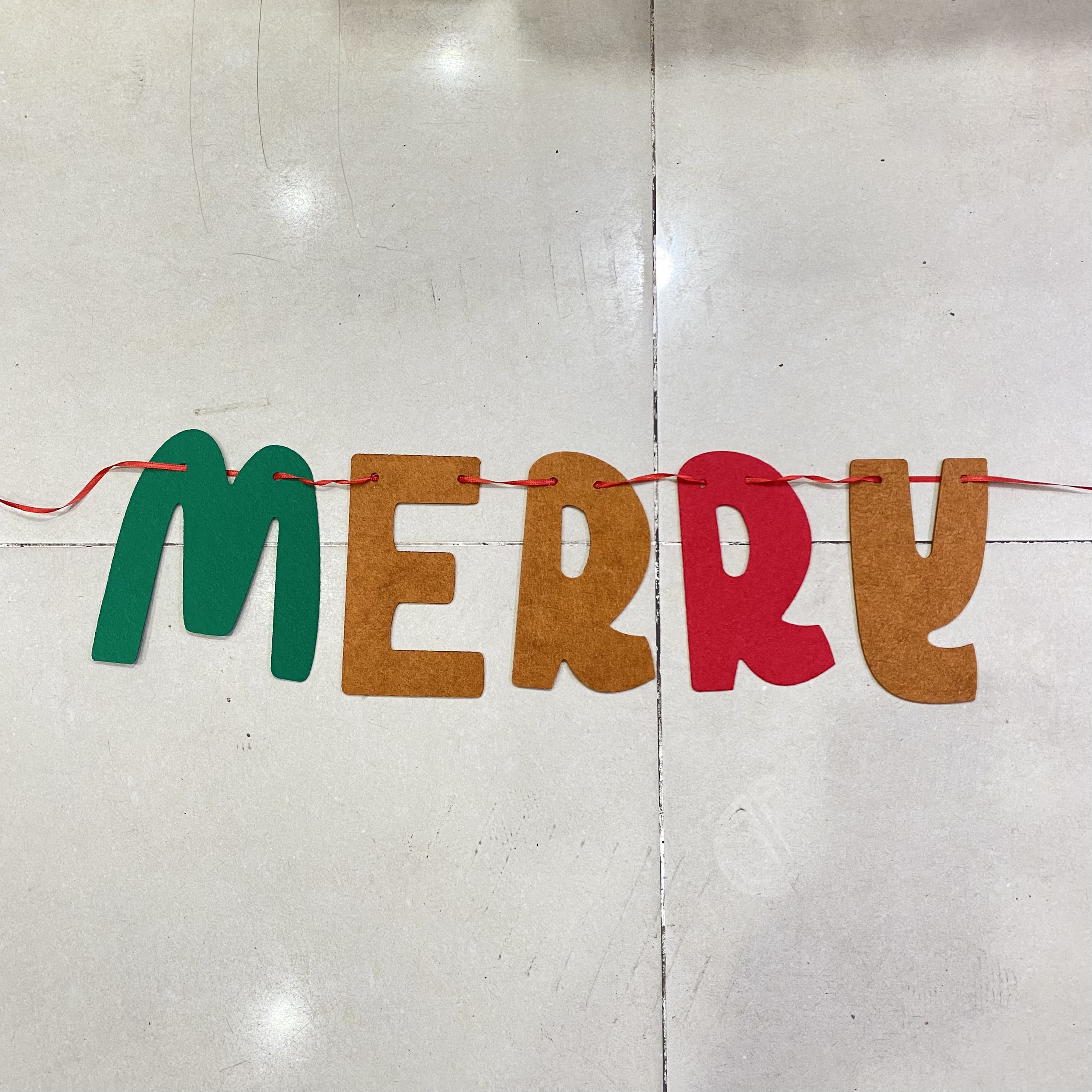 Dây chữ Merry Christmas nhiều màu sắc bằng vải dạ dài 1,5m chữ cao 14,5cm trang trí Giáng sinh Noel