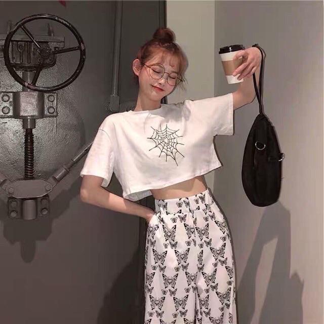 Áo croptop cổ tròn in các kiểu hot trend