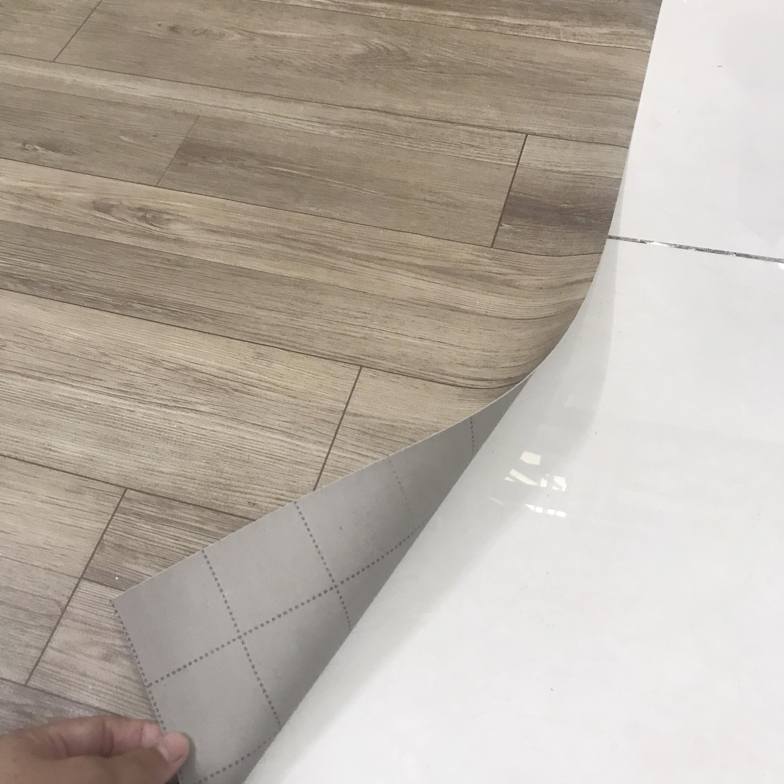 Simili trải sàn vân gỗ xám - loại nhám mờ rất đẹp