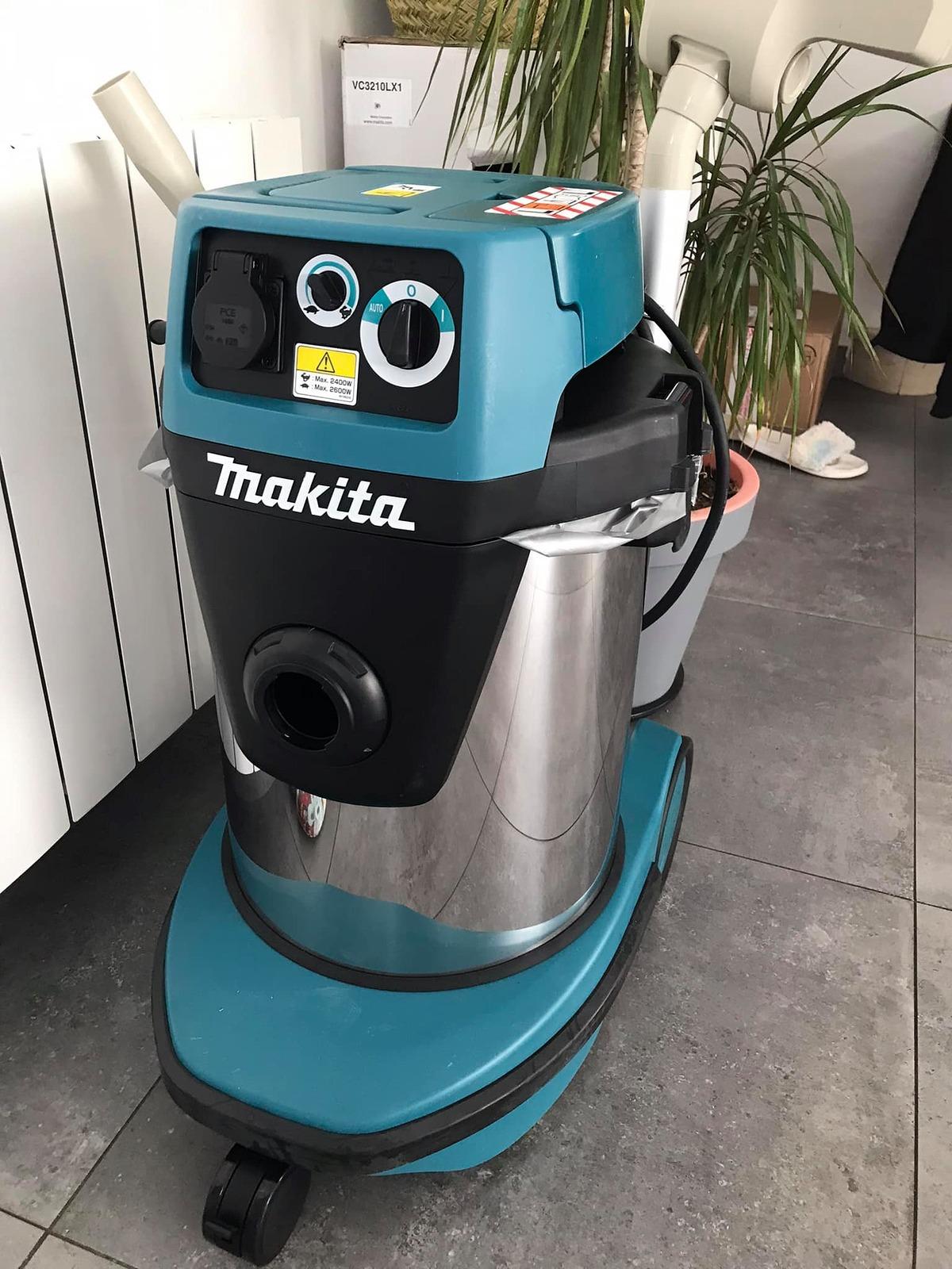 MÁY HÚT BỤI ƯỚT VÀ KHÔ 1050W MAKITA VC3210LX1 - HÀNG CHÍNH HÃNG