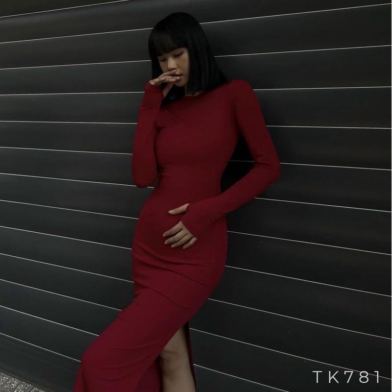 Đầm thun body cổ tròn tay dài xẻ tà