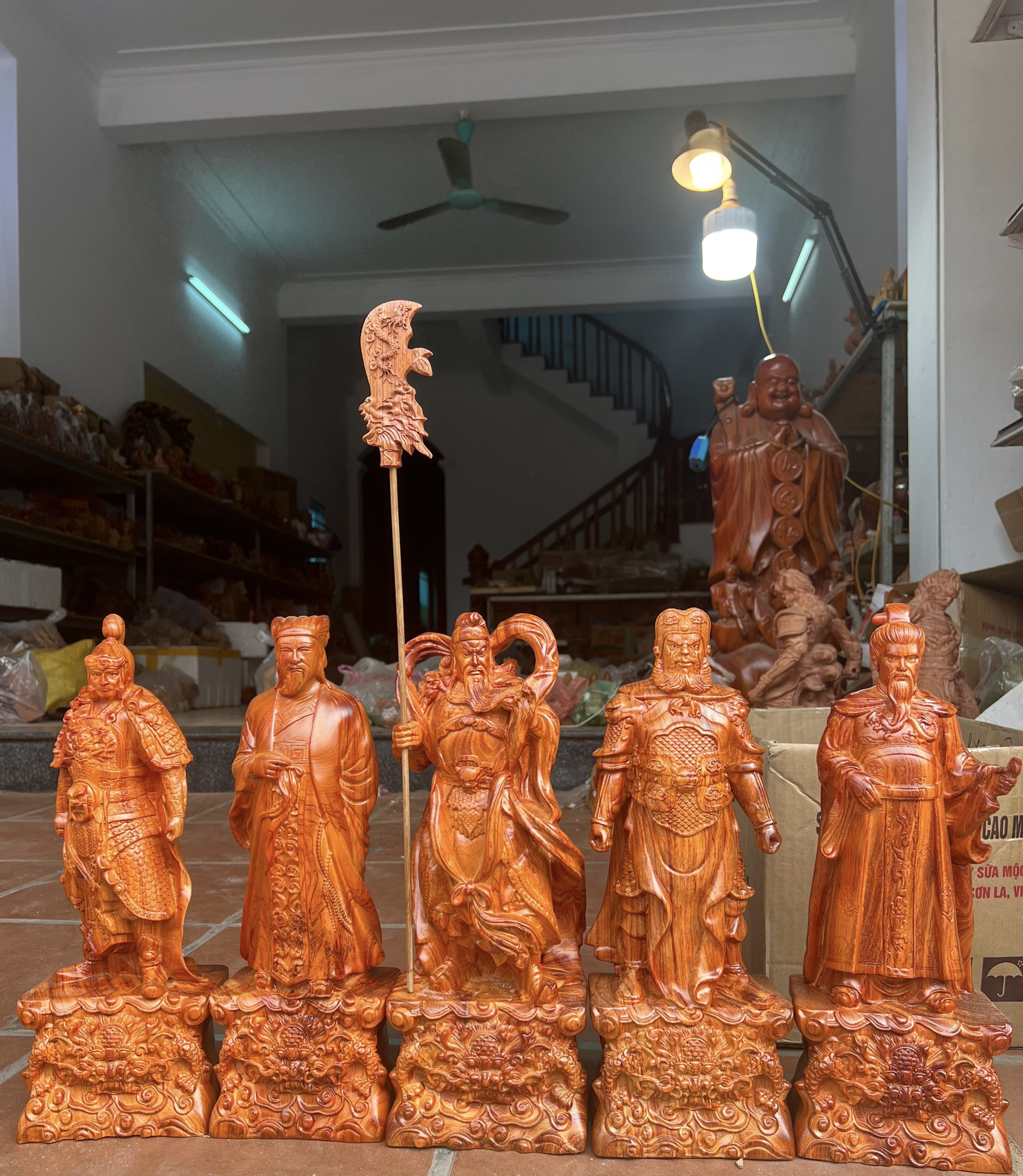 Bộ tượng điêu khắc ngũ hổ tướng bằng gỗ hương đá kt cao 40×20×14cm