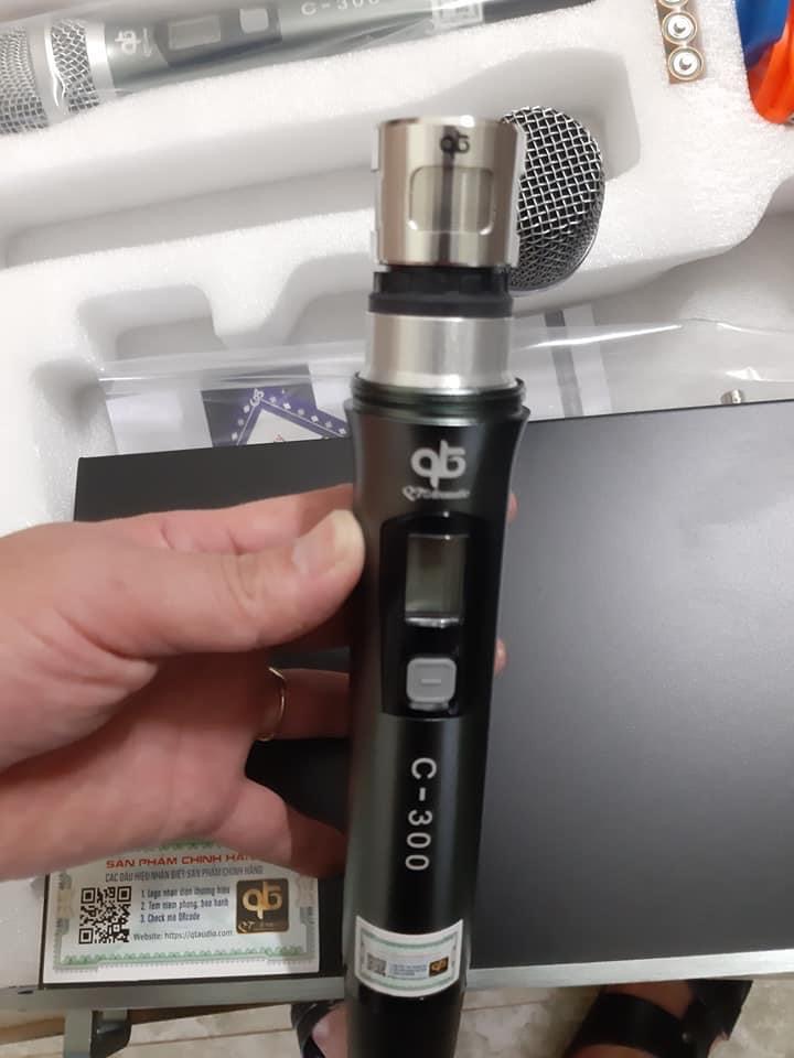 Micro QT Acoustic C300 - Tặng bộ sạc và pin sạc - Hát nhẹ , tiếng bay, chống hú tốt - Hàng chính hãng