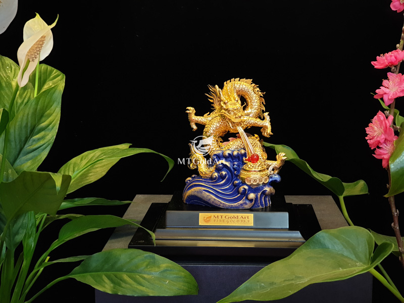 Tượng Rồng phong thủy vờn ngọc dát vàng (22x17x14cm) MT Gold Art- Hàng chính hãng, trang trí nhà cửa, phòng làm việc, quà tặng sếp, đối tác, khách hàng, tân gia, khai trương 