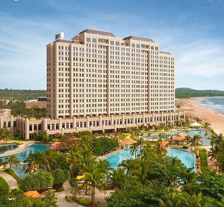 Holiday Inn Beach Resort - Ăn Sáng & Xe Đưa Đón dành cho 02 người và nhiều ưu đãi khác
