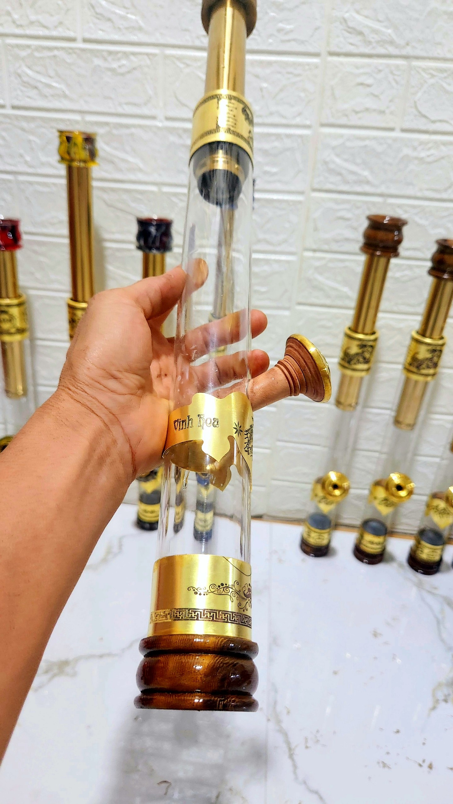Điếu rút trong mika.tặng kèm bảo đã cá sấu đẹp,nút nõ,nhấc tàn.