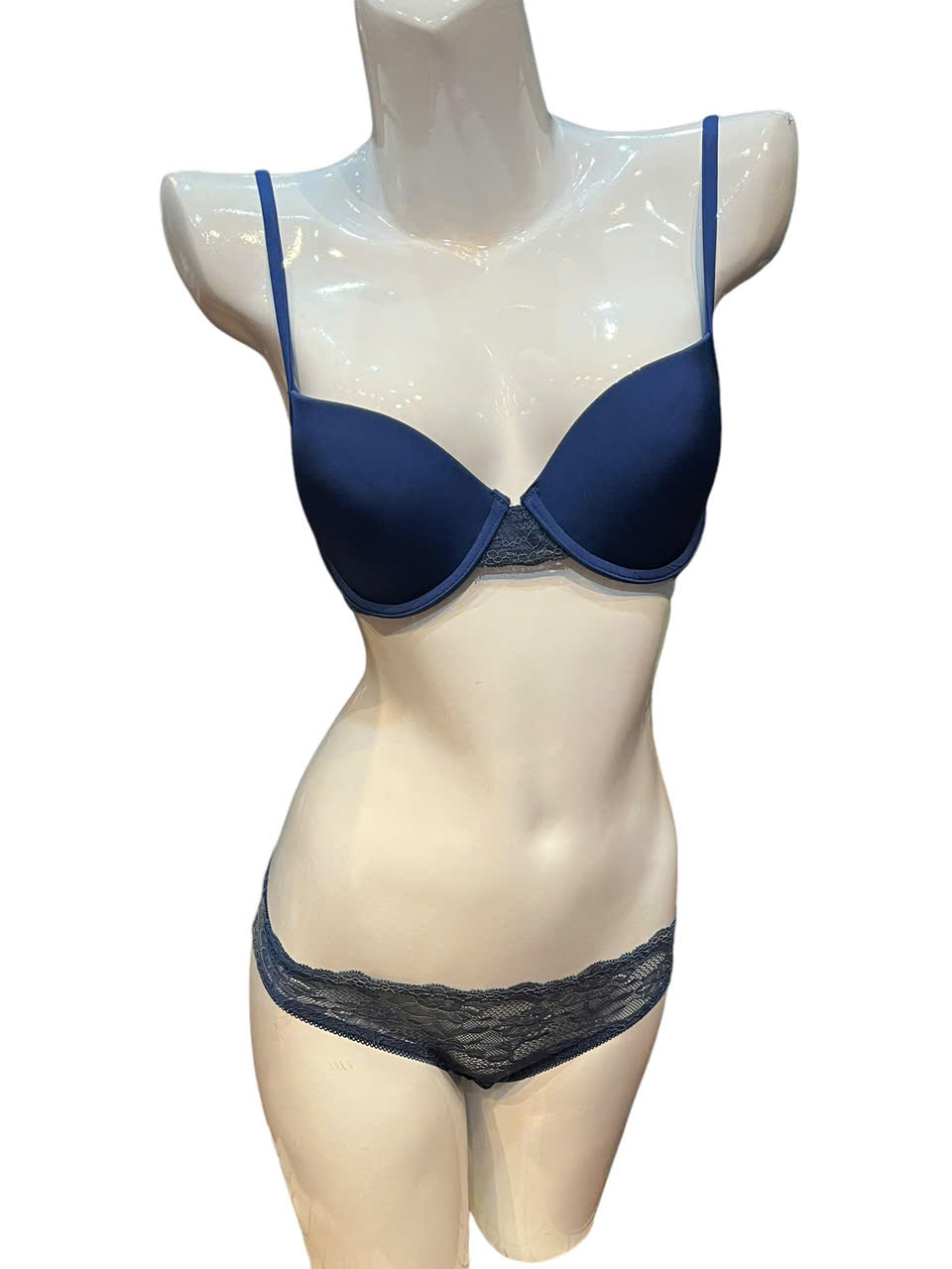 Bộ đồ lót Vic trơn mút nhẹ cotton mút mỏng quần nguyên mông