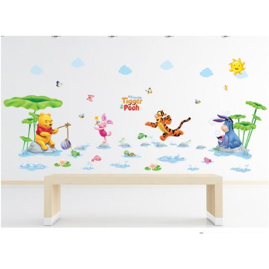 Decal trang trí tường Gấu Pooh câu cá cùng các Bạn