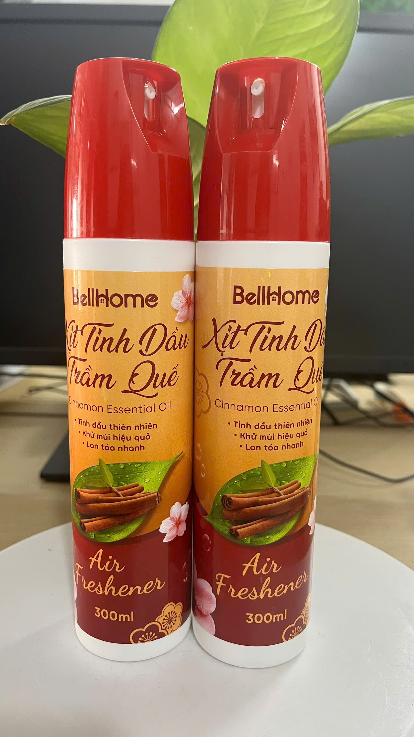 Xịt phòng tinh dầu trầm quế Bellhome 300ml
