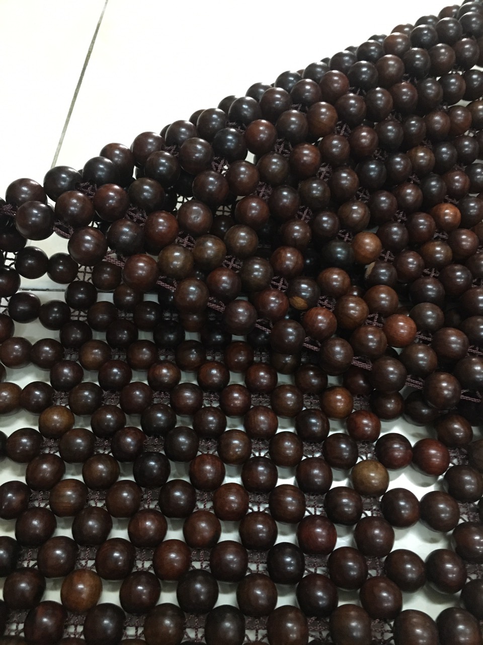 Đệm Lót Ghế Xe Ô Tô Hạt Gỗ Mun Cao Cấp Hạt 18ly ( Mian.vn )