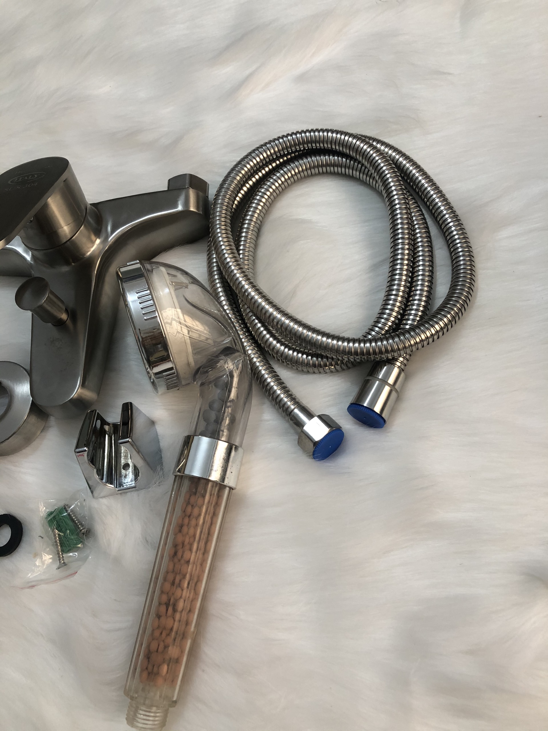 Bộ tay sen tắm nóng lạnh inox 304, tay hạt lọc, thiết kế thông minh và hiện đại