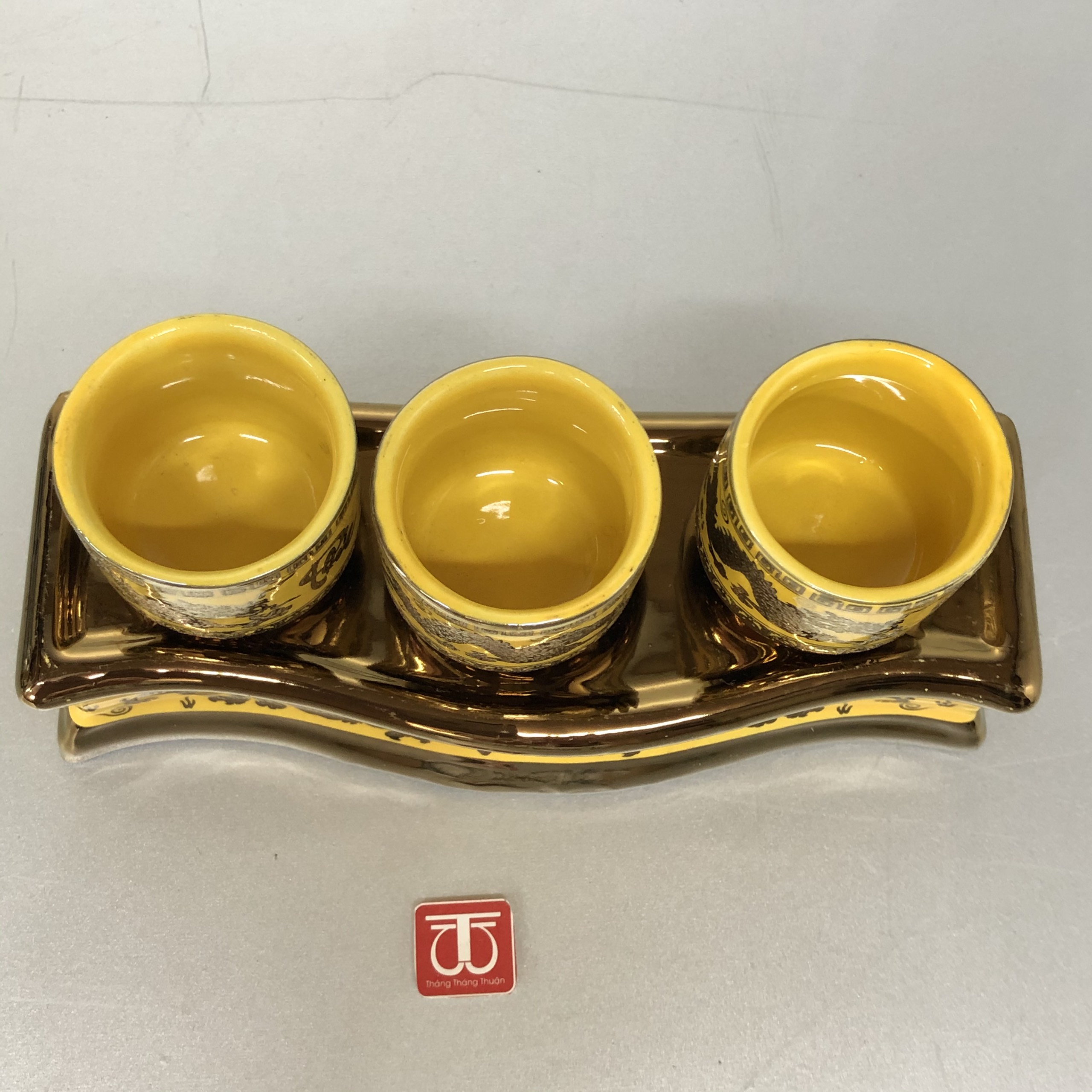 Bộ khay nước cúng 3ly bằng gốm sứ,nhũ kim sa vàng