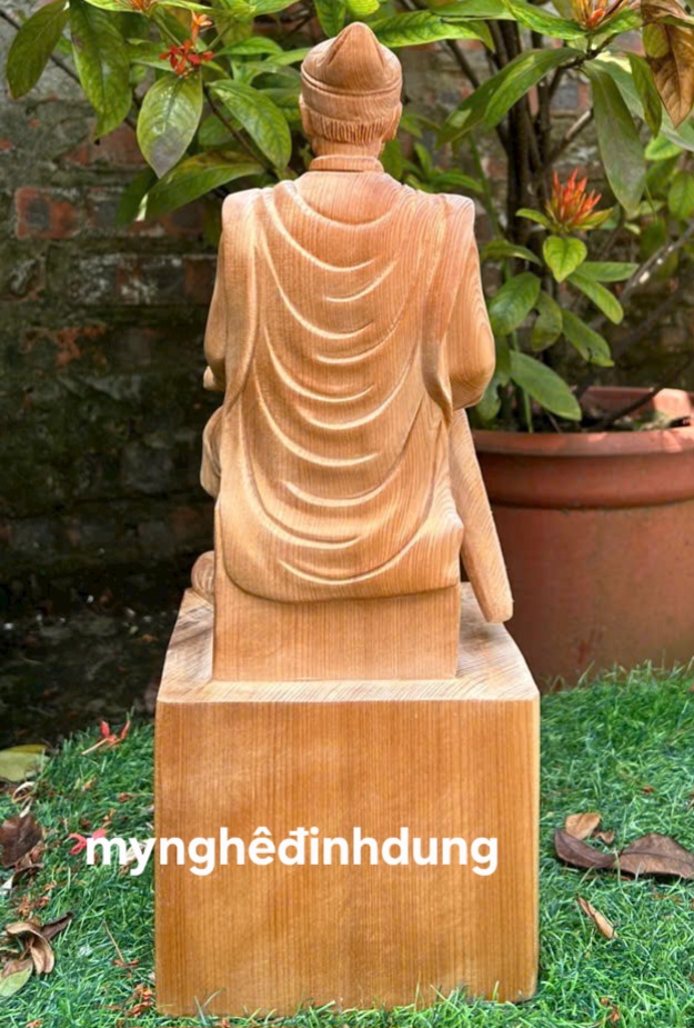 Tượng ngài Đức thánh trần hưng đạo vương bằng gỗ ngọc Am thơm nức cao 40x17cm