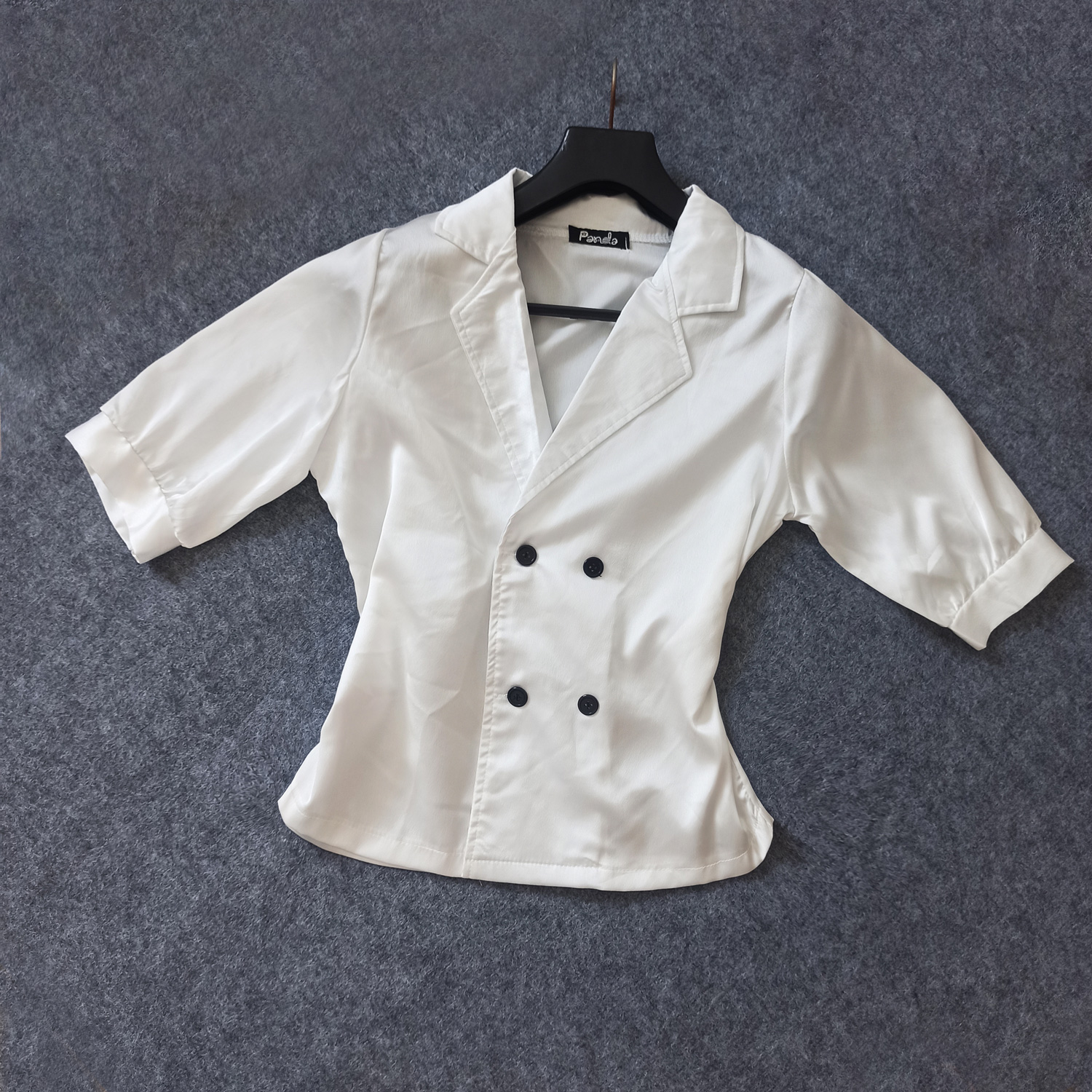 Set áo vest màu trắng và quần lưng cao