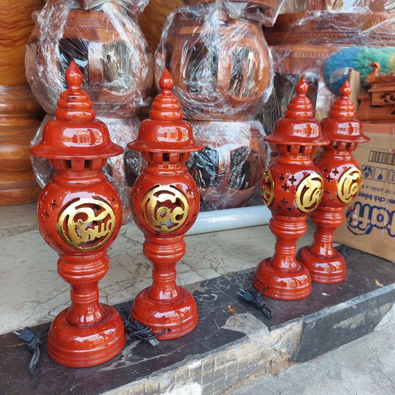 Đèn thờ gỗ - Cặp Đèn thờ gỗ cao cấp khắc chữ Phúc - Lộc -Thọ sơn nhủ vàng siêu đẹp Cao 48cm