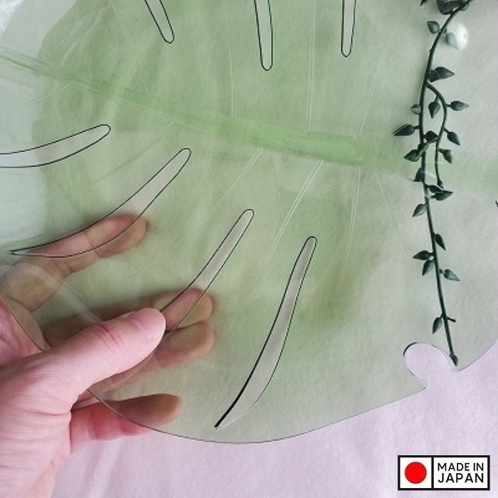 Đĩa nhựa pha lê hình chiếc lá Yamada Monstera có thiết kế trang nhã, sang trọng- nội địa Nhật Bản
