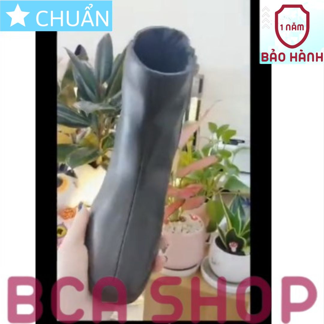 Giày bốt nữ cổ ngắn 7p RO433 ROSATA tại BCASHOP phần sau gót phối ca rô sành điệu và độc lạ - màu đen