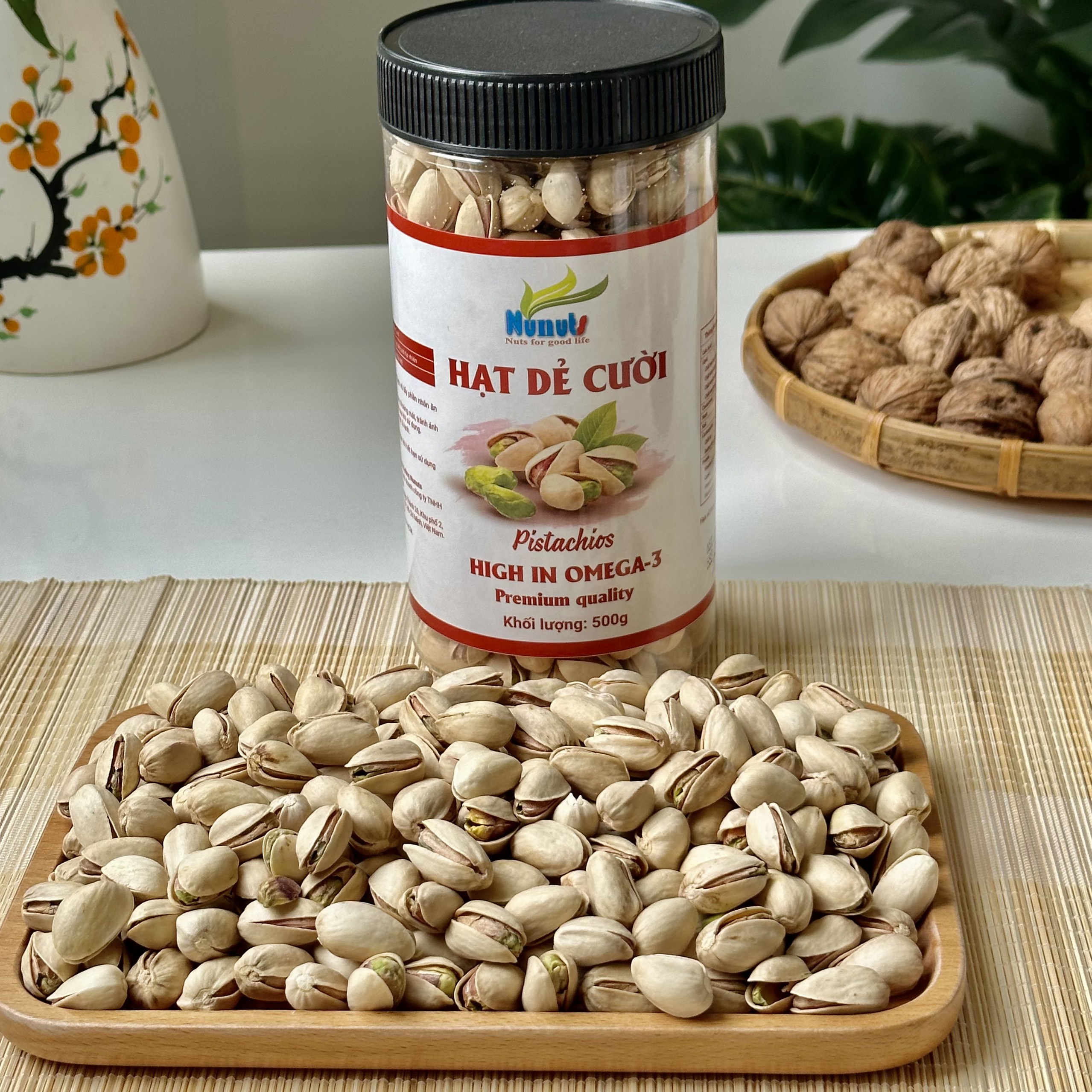 Hạt dẻ cười Mỹ không tẩy trắng, vỏ màu ngà ngà vàng,ít muối,nhân ngọt tươi mới, giòn ngon, không hôi dầu NunutsMỹ