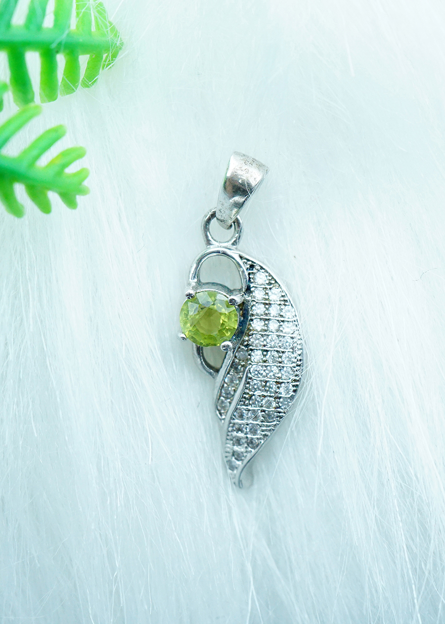 Mặt dây chuyền đá Peridot xanh lá tự nhiên 2.5cm
