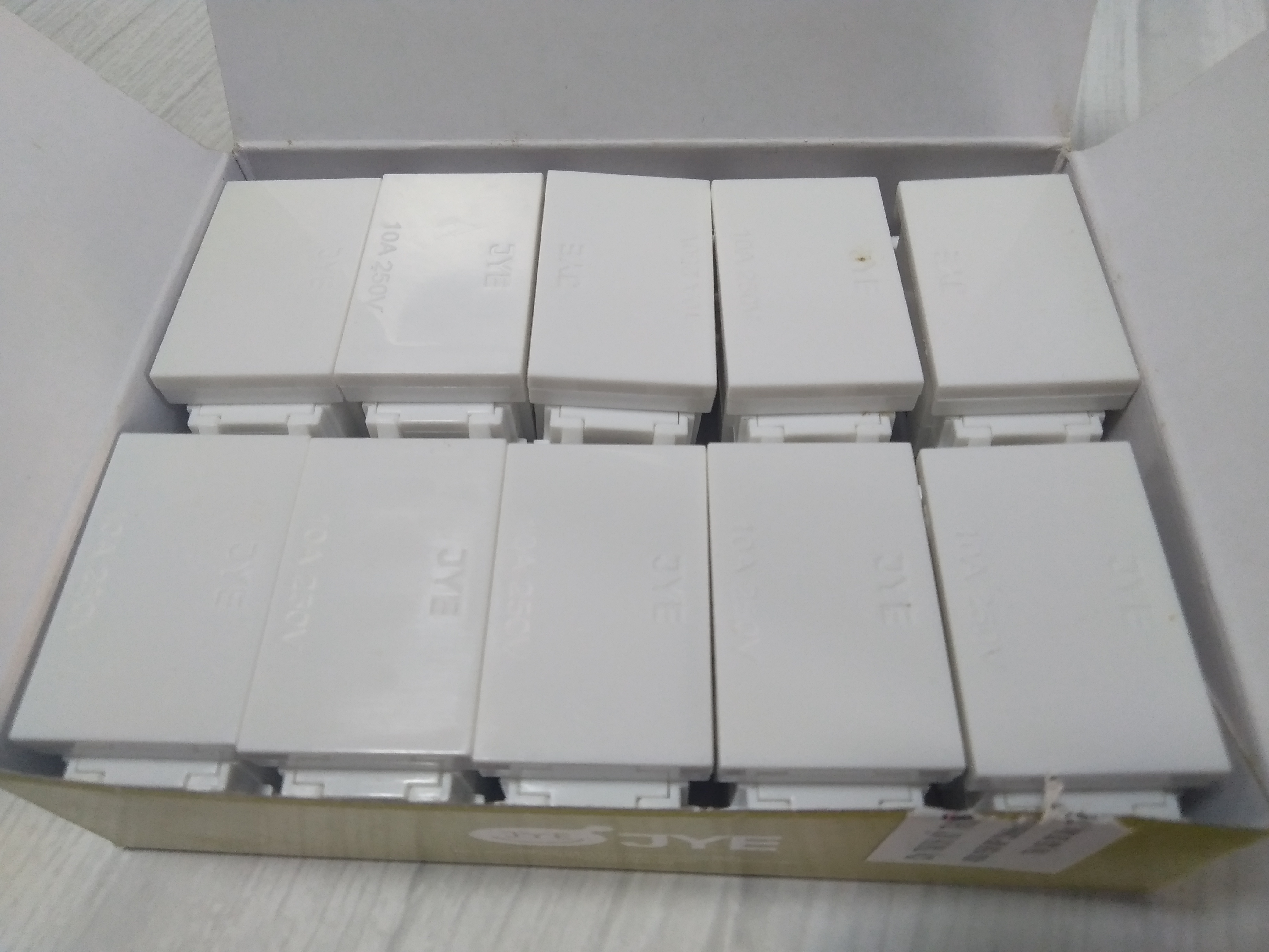 Cầu Trì Lắp Vào Mặt Gắn Thiết Bị Điện ,Full,.WIDE Hộp 10 Cái