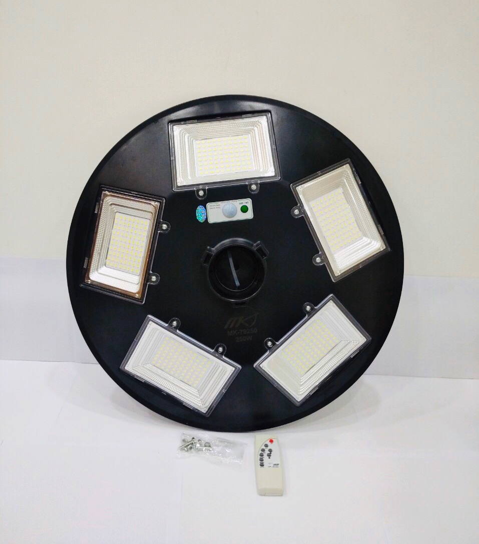 Đèn sân vườn năng lượng mặt trời UFO 250W MK-79250