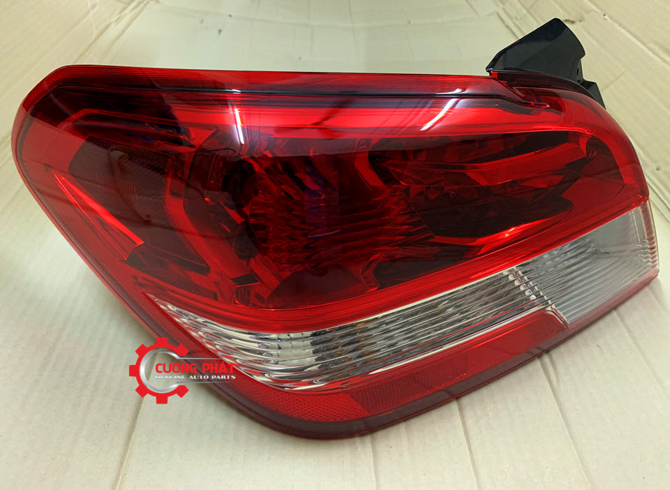 Đèn hậu Mitsubishi Attrage 2020 không LED mã bên phụ 8330B070